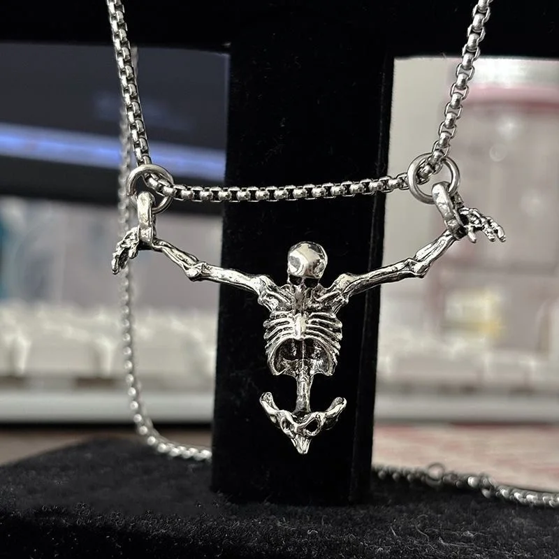 الجديد في قلادة على شكل جمجمة قوطية عصرية ومبتكرة للهالوين على طراز الشرير هدية للهالوين سلسلة من الفولاذ المقاوم للصدأ قلادة رائعة