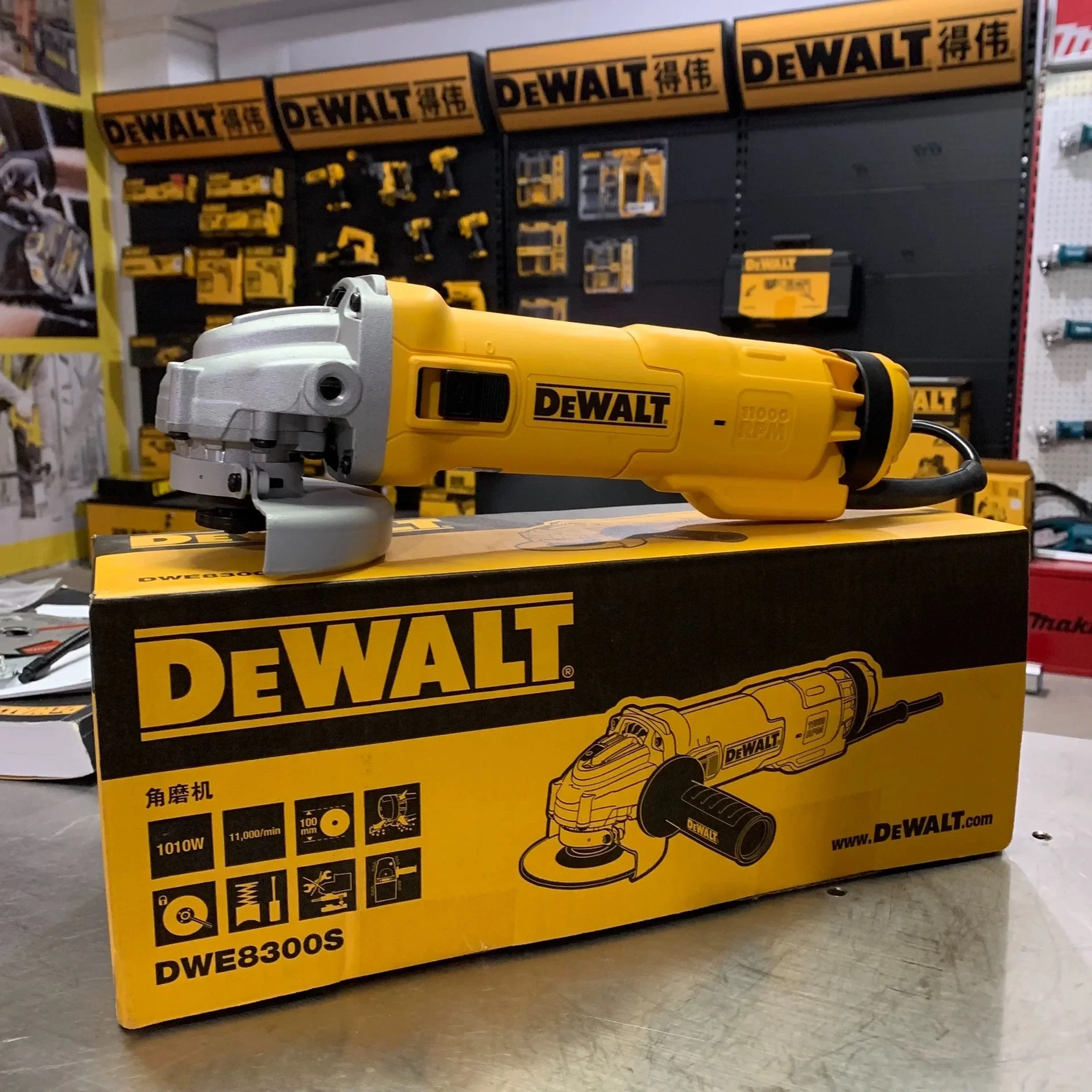 DEWALT, 100 мм, DWE8300S, 1010 Вт, 100 мм, желтый цвет, 220 В