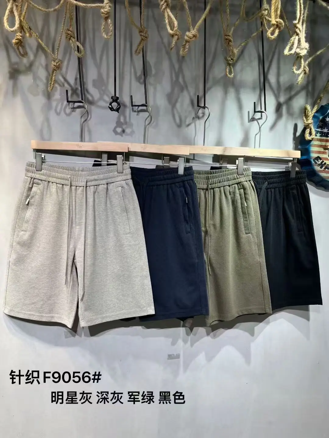 

Вязаные шорты для мужчин: универсальные летние брюки для спорта и повседневной носки