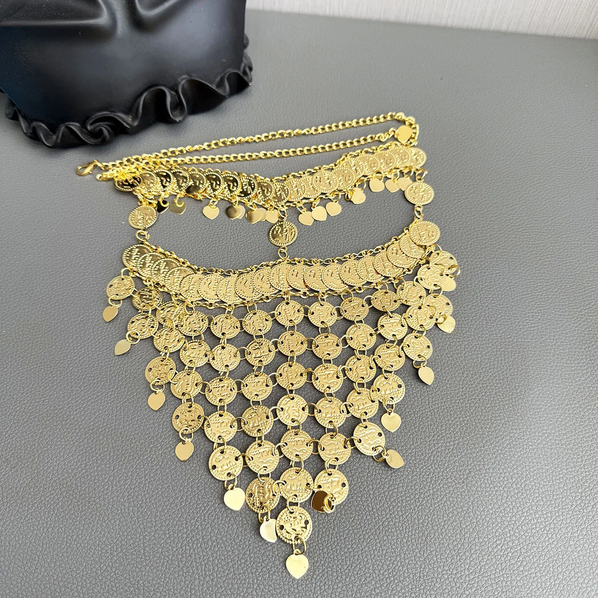 Retro Court Style Shiny Letter-Shaped Circular Pendant Chain With Heart-Shaped Pendant