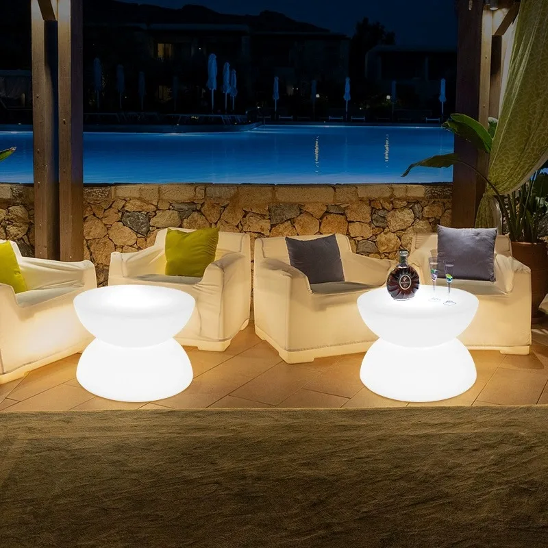 LED-Bar-Esstisch, dekorativer Sanduhr-förmiger Terrassentisch, tragbare Couchtische für den Innenhof, mit Wasserdichtigkeit