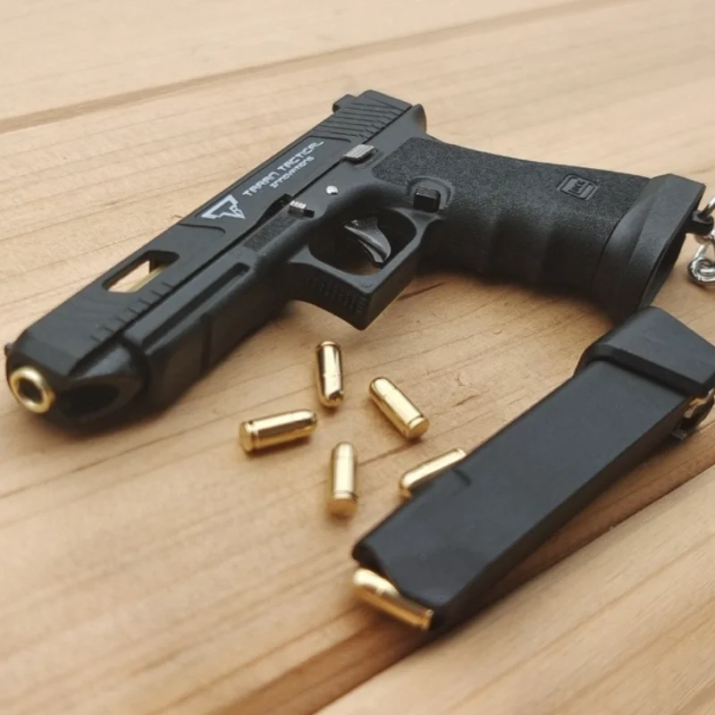 1:3 Alloy Empire GLK G17/G34 Metal Pistol Keychain Throw The Shell Simulation Removable Decoration Crafts Figurines & Miniatures