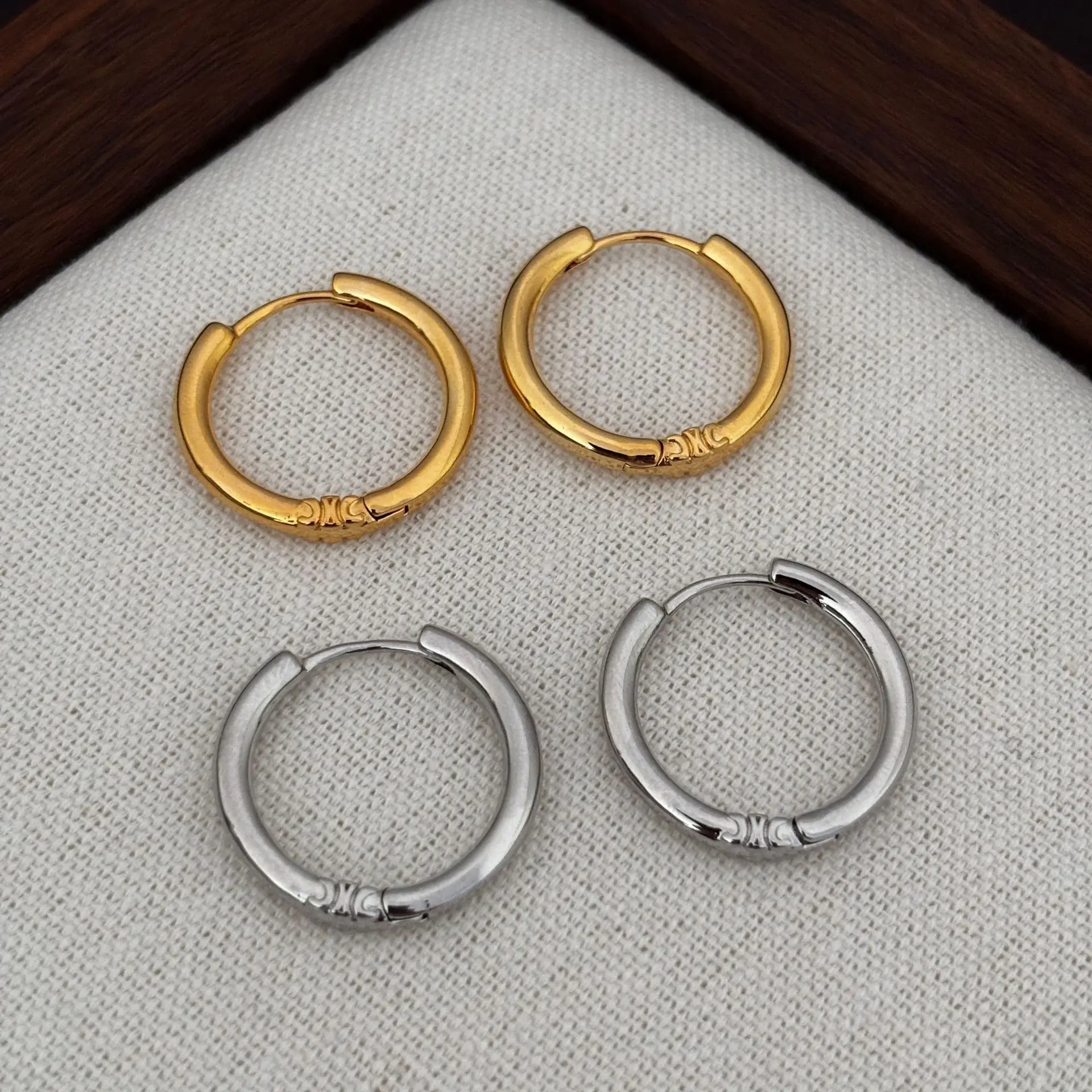 Simple smooth plain ring ear buckle women's gold and silver two-color basic ring earrings versatile commuter fashion earrings