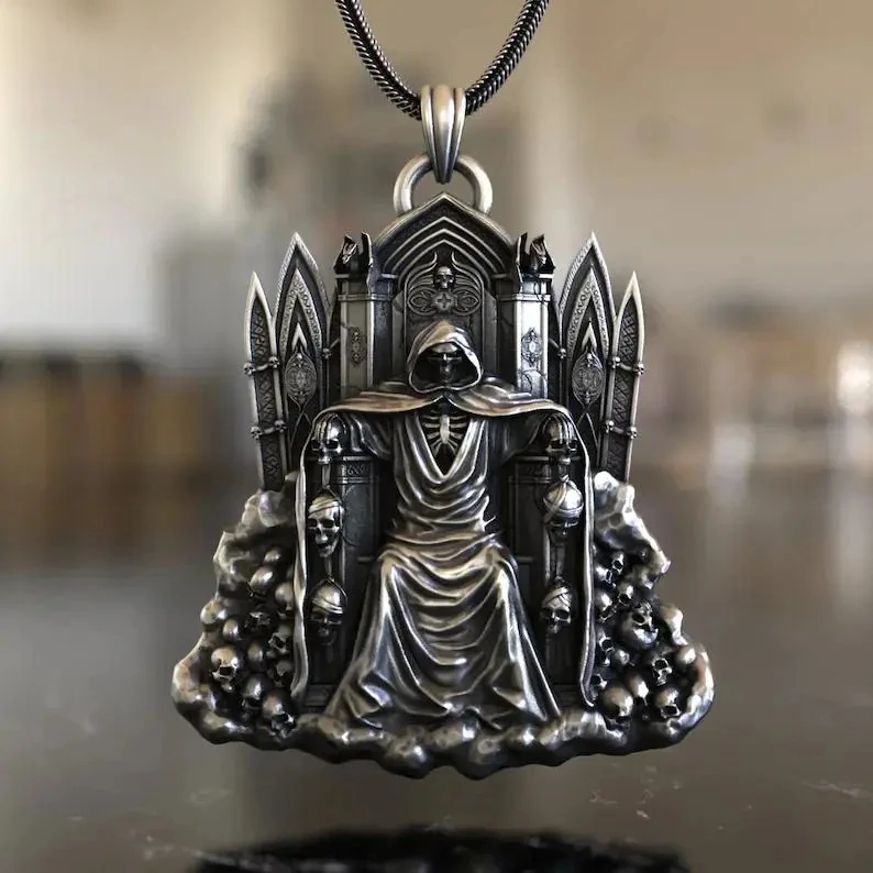 

American Cool Handsome Skeleton King Throne Pendant Necklace Stacked Next To Dry Bone Skeleton Head Unique Design Sense Necklace