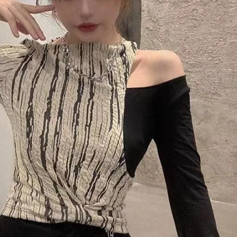 2024 New Women\'s Spring Autumn Contrast Color Crew Neck Spliced Long Sleeve Elegant Slimming Exposed Clavicle Sexy T-shirt Tops