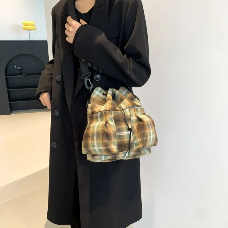 Drawstring Plaid Woolen Fashionable Youth Women's Crossbody Bag Casual Women's Handbag 2024 High-quality Commuting Shoulder Bag