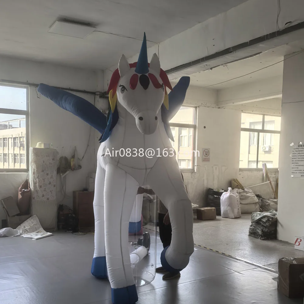 Kleurrijke 3mH gigantische opblaasbare eenhoorn aanpasbare opblaasbare dierlijke cartoon paard voor parade festival evenement decoratie