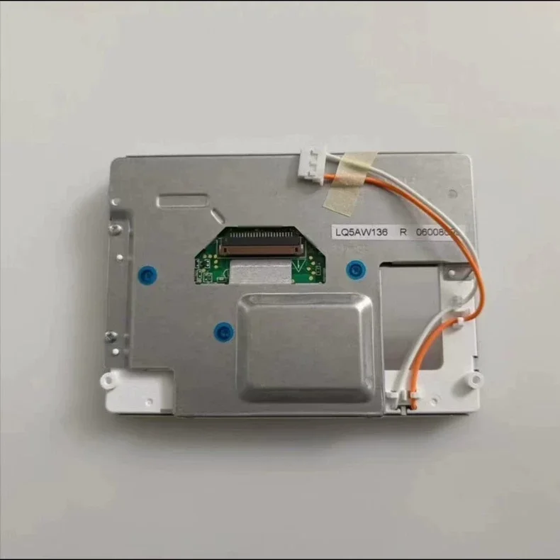 5-inch display for Bentley, Porsche, Volkswagen Touareg, and Phaeton instrument panel LCD screen