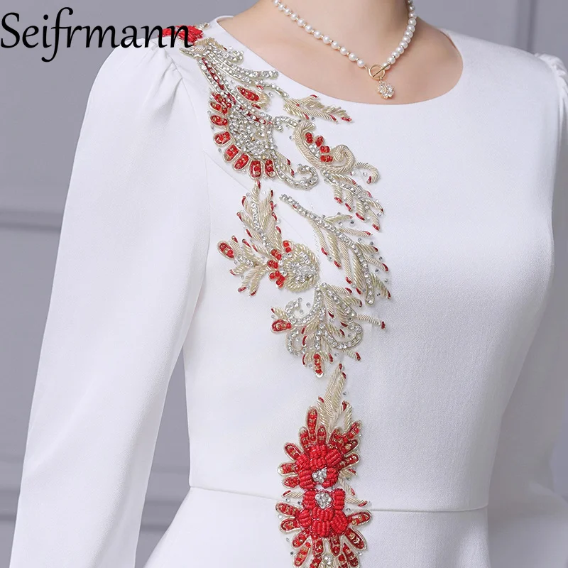 فستان Seifrmann أوائل الخريف 2025 فستان أبيض جديد بطول جانبي من أوراق اللوتس الماسية