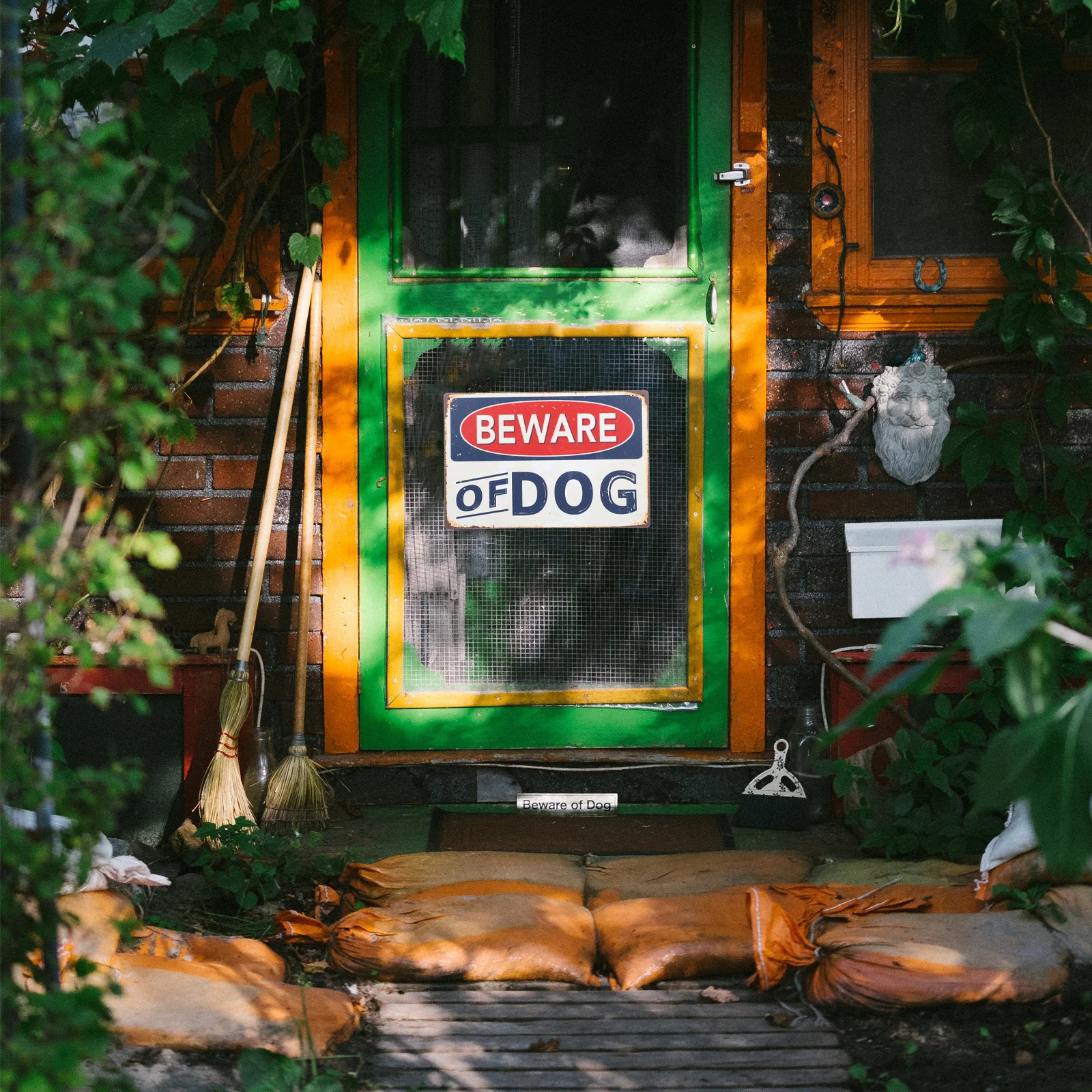 

Beware of Dog Sign Retro Iron Sheet Garden Warning Caution Dog Notice for Yard Outdoor Decor Effective Reminder for Pedestrians