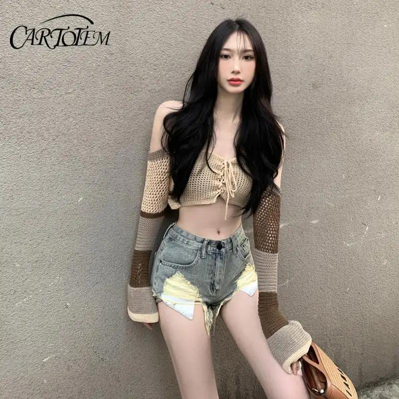 Pantaloncini di jeans svasati con nappe irregolari a vita alta da donna