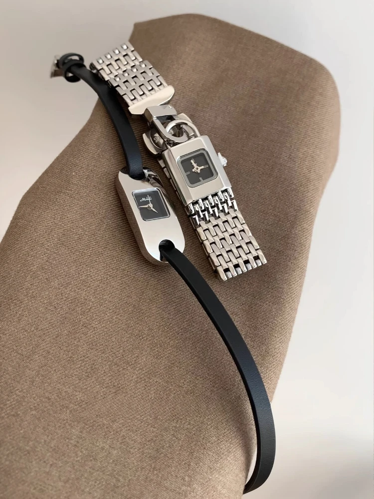 Orologio al quarzo da donna con design di nicchia con serratura vintage, personalità ad alto senso, tendenza della moda, temperamento della moda