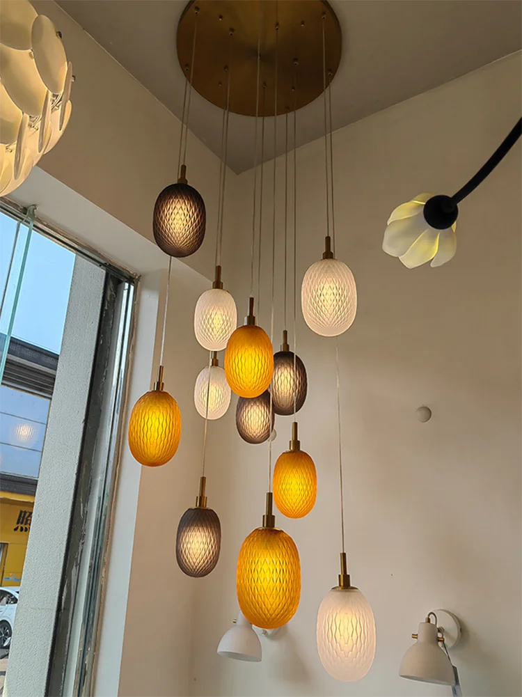 

2026 Скандинавская светодиодная люстра, новые подвесные светильники из янтарного дымчатого стекла, современная столовая, спальня, гостиная, люстры, роскошные G4 Lig