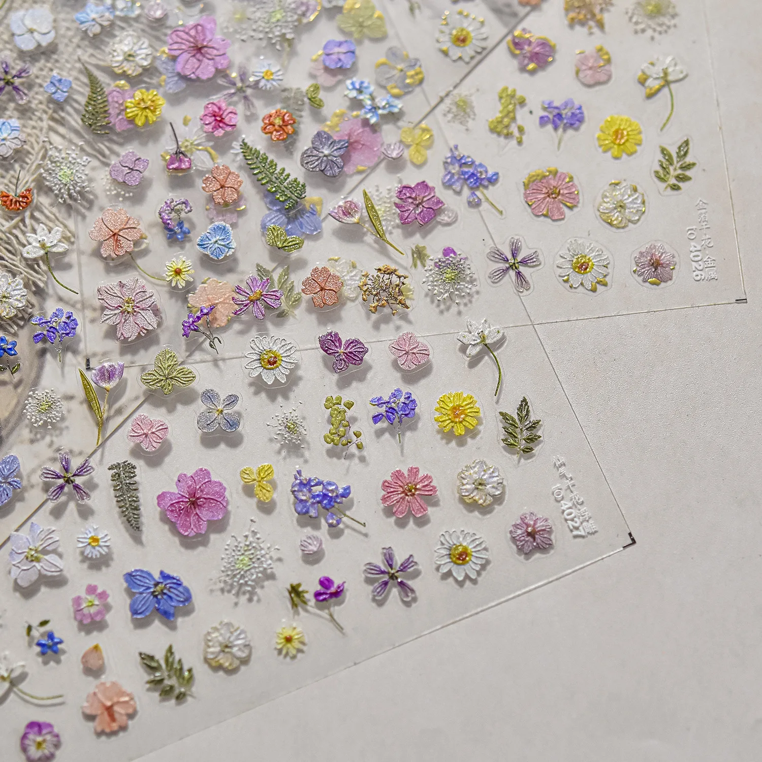 1 Stück 5D geprägte getrocknete Blumenblätter Blumendruck Nagelaufkleber Gänseblümchen Pfirsichblüte selbstklebende Abziehbilder Blütenblatt Maniküre Slider