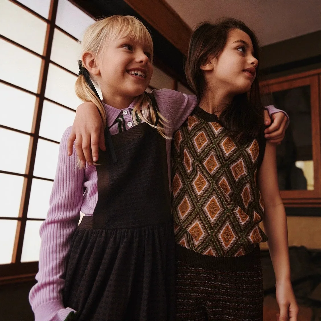 Ins-style AW25 الخريف والشتاء مجموعات الأطفال ارتداء محبوك سترة جاكار سترة صبي فتاة طويلة الأكمام بولو سترة السراويل