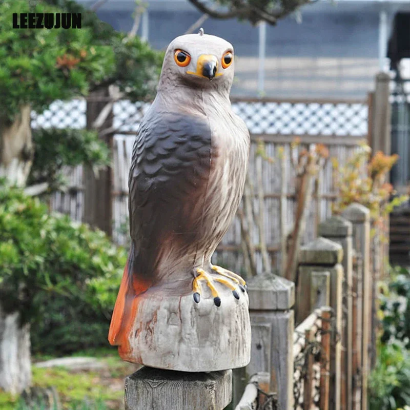 

Lifelike Hawk Decoy Scares Away Birds Scarecrow Garden Decoration Figurine