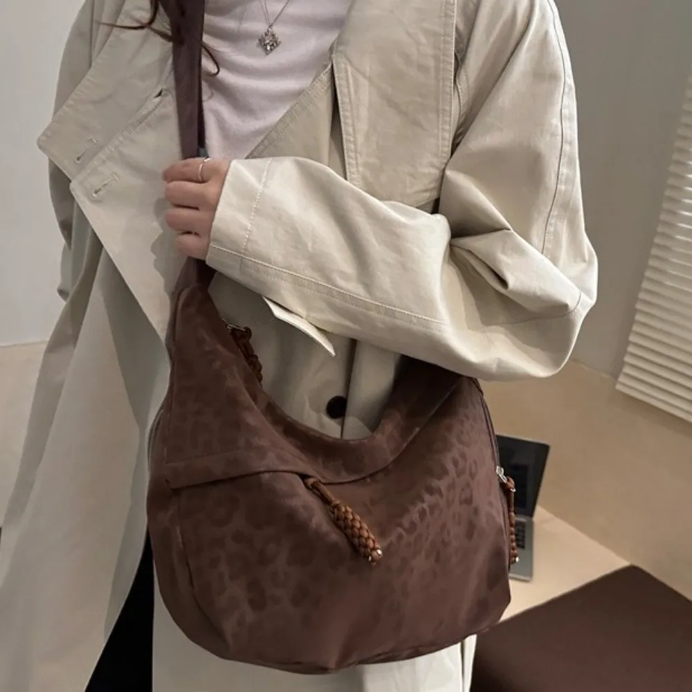 Zipper Leopard Print Crossbody Bag Adjustable Strap Large Capacity Dumpling Bag Lightweight Polyester Shoulder Pouch Women