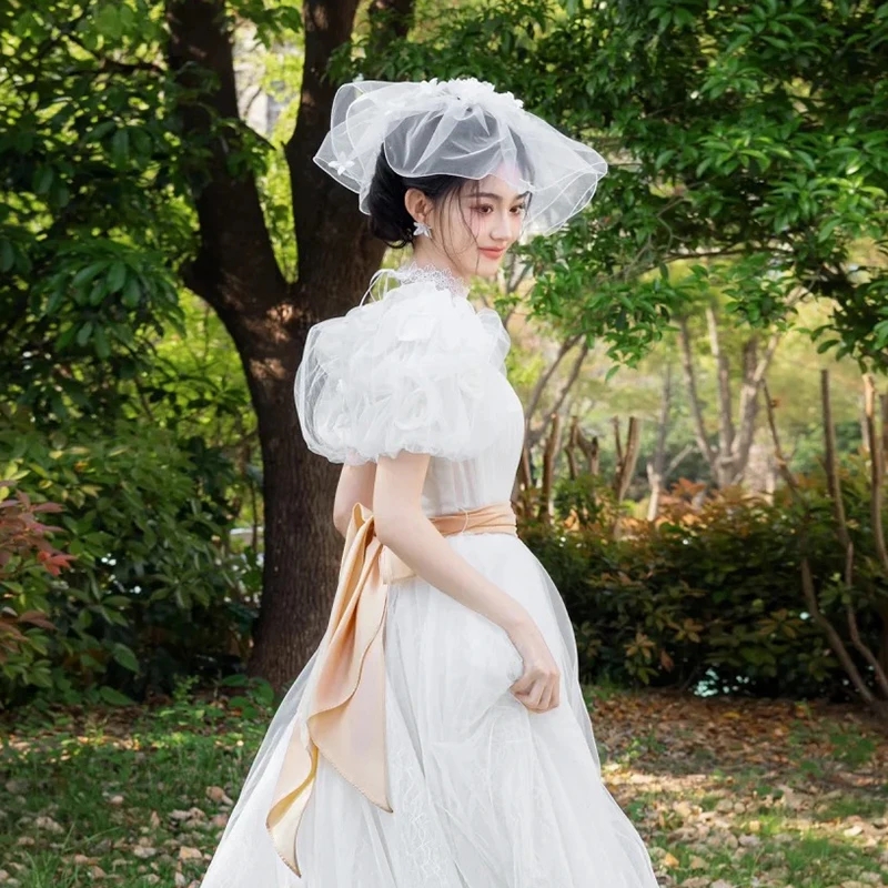 Tocado novia boda Bride's wedding headdress, hat, wedding dress, hair accessories, banquet atmosphere, white petal gauze hat