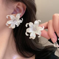 White Color Big Flower Iris Crystal Stud Earring for Women Female Sweet Jewelry Wholesale Wedding Christmas Gift