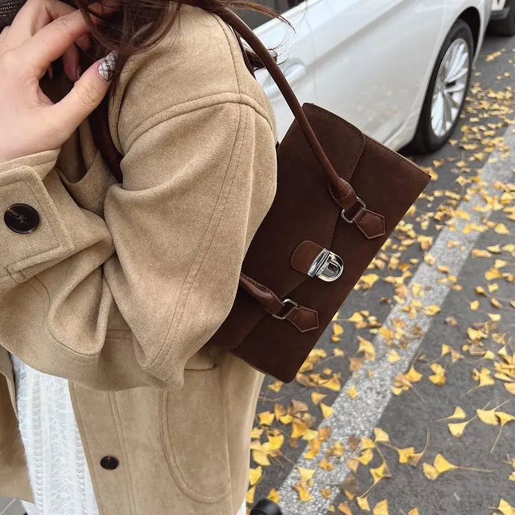 

2025 Autumn 524 New Shoulder Bag Fashionable and Versatile High-end Women's Bag Large-capacity Tote Bag