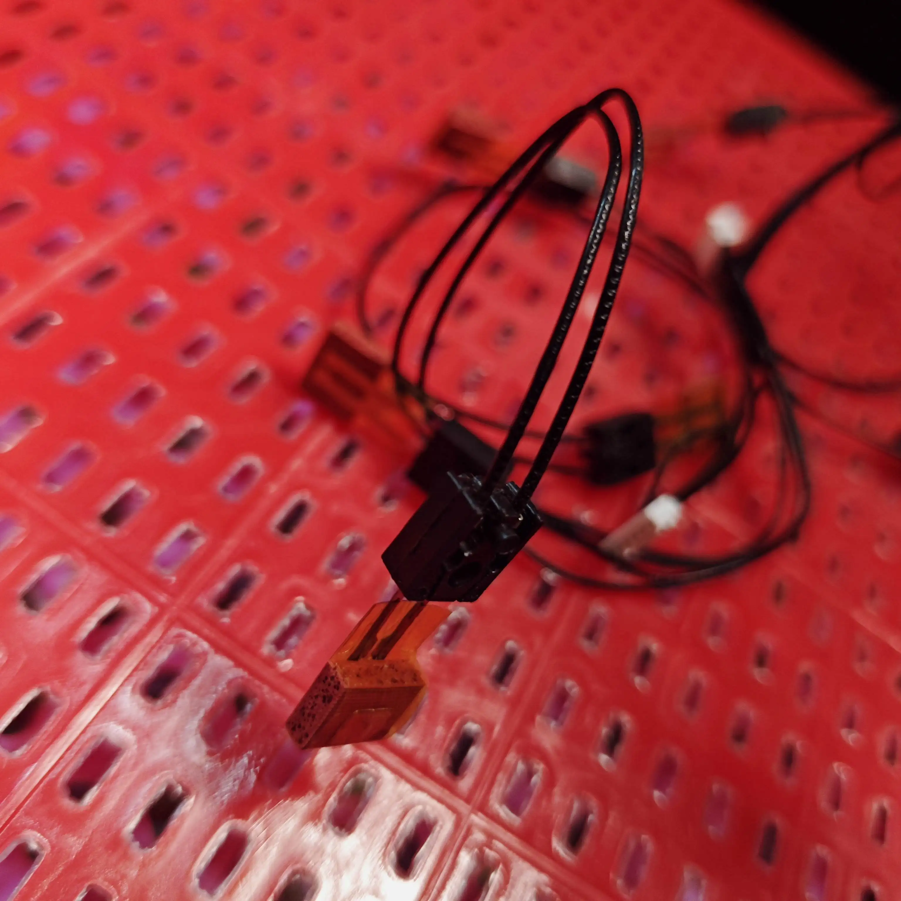 

1pcs A1UDR71011 Fuser Thermistor for Konica Minolta bizhub 223 283 363 423 7828