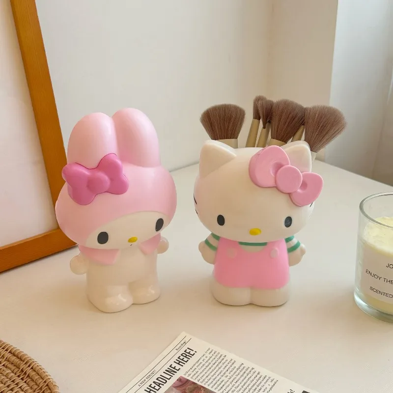 Kawaii مرحبا كيتي المنظم لطيف ألعاب كرتونية تنوعا حامل قلم سطح المكتب اكسسوارات النساء المنتجات طالب الهدايا بالجملة