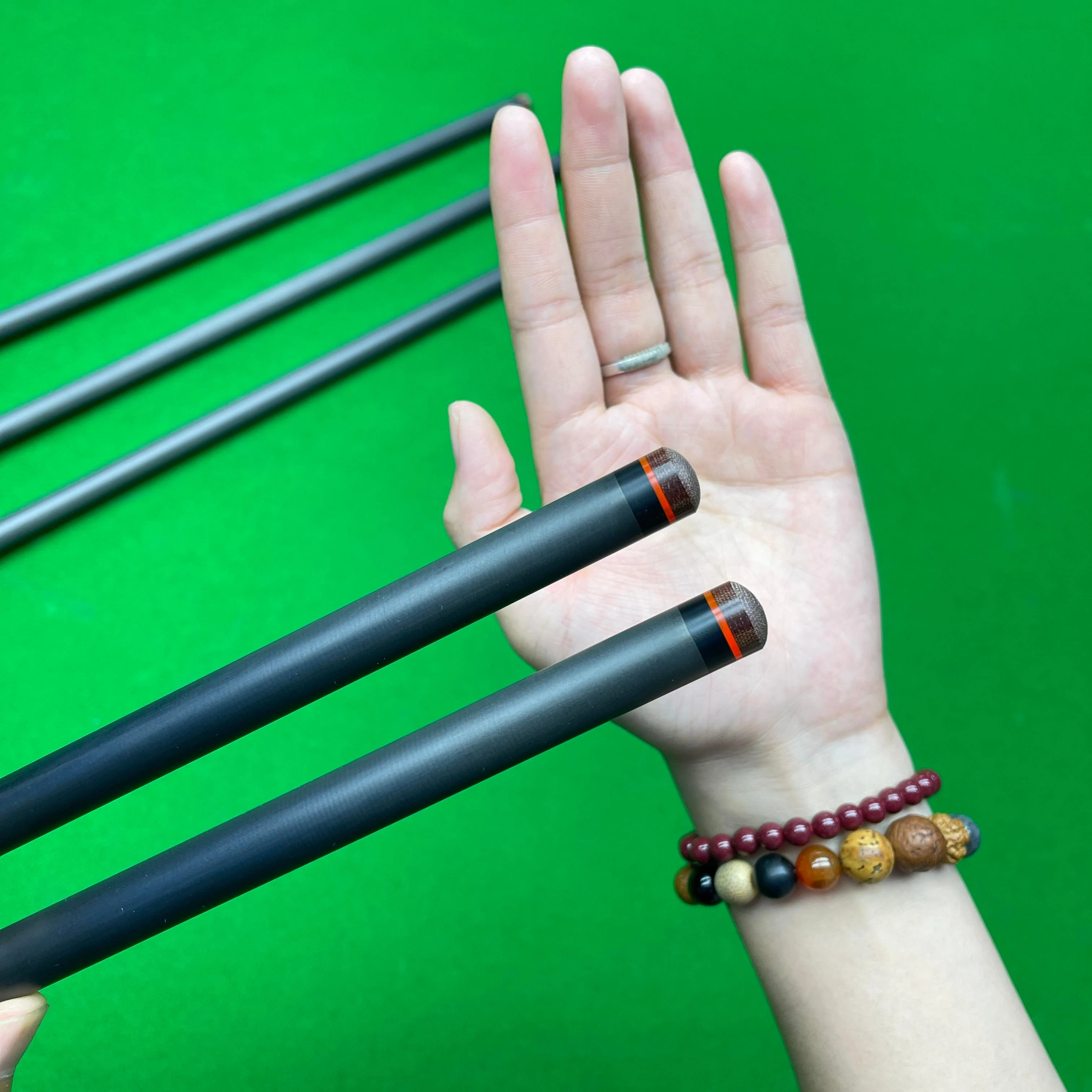 Accelerated Taper Carbon Fiber Pool Cue Shaft 30 Inch Low Deflection Radial Joint 13.3mm 13.9mm Tip