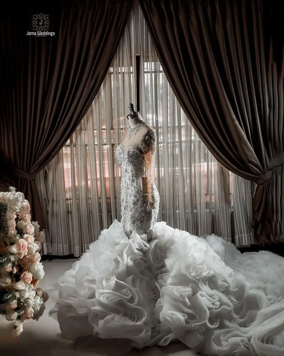 

Customized Plus Size Mermaid Wedding Dresses Arabic Bridal Gowns Tiered Ruffles Illusion Long Sleeve Pearls Beaded Crystal Afric