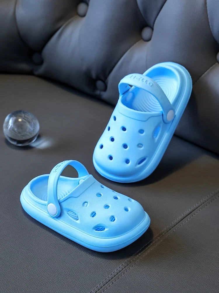

Children's slippers boys and girls are cute in summer and wear solid colors indoors and outdoors to wear beach hole shoes