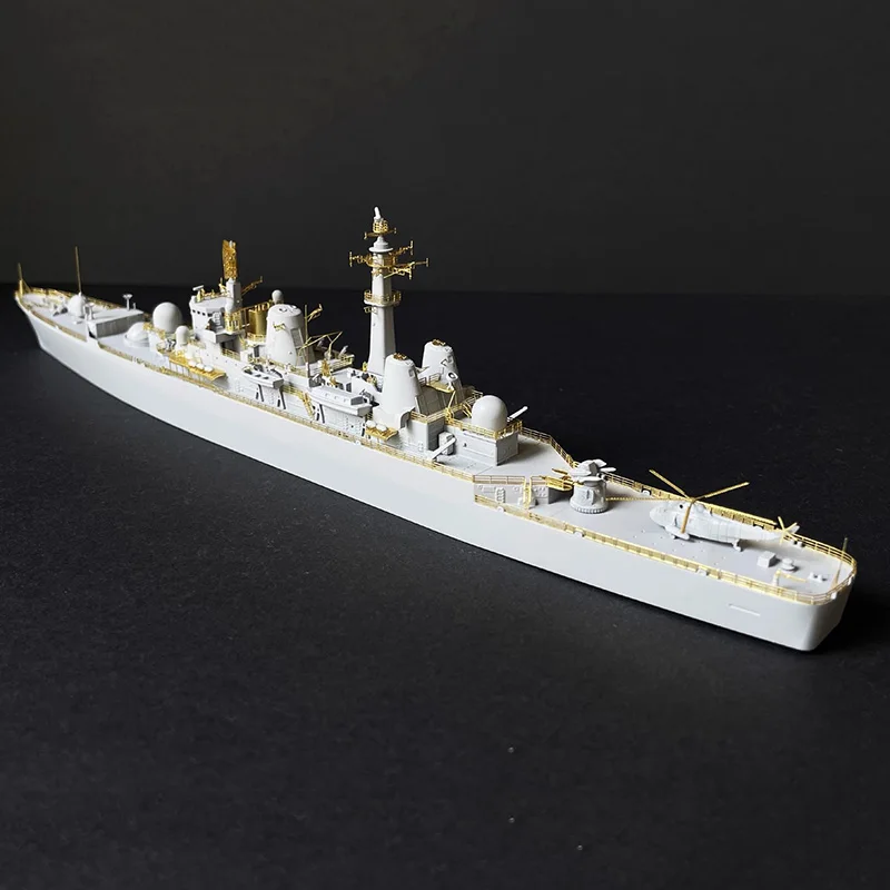 

British Navy Type 82 Destroyer Model Kit Bristol 1/700 DIY Hand-assembled Plastic Ship Model Kit Adult Universal Boat Toy