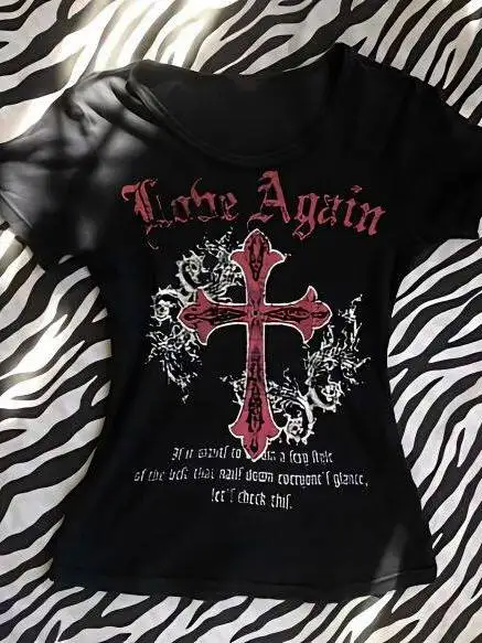 Camiseta negra con estampado de cruz y manga corta para mujer, corte ajustado, estilo rockero, top de chica moderna, versión ...