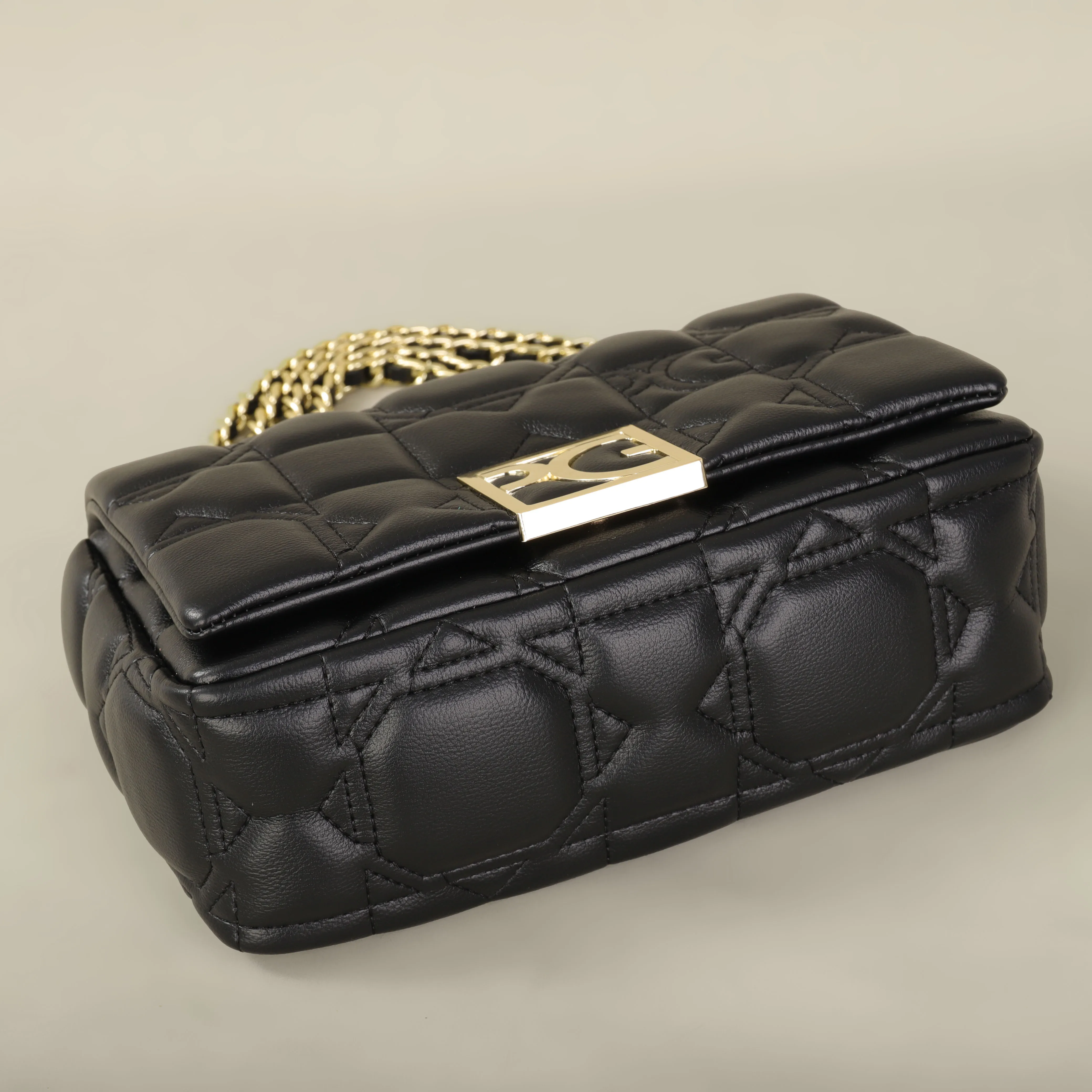 PG Schultertasche 2026 Einfaches, hochwertiges Design mit gestickten Buchstaben, Klappdeckeltasche, modische Damen-Umhängetasche für den Alltag. – Detail 5