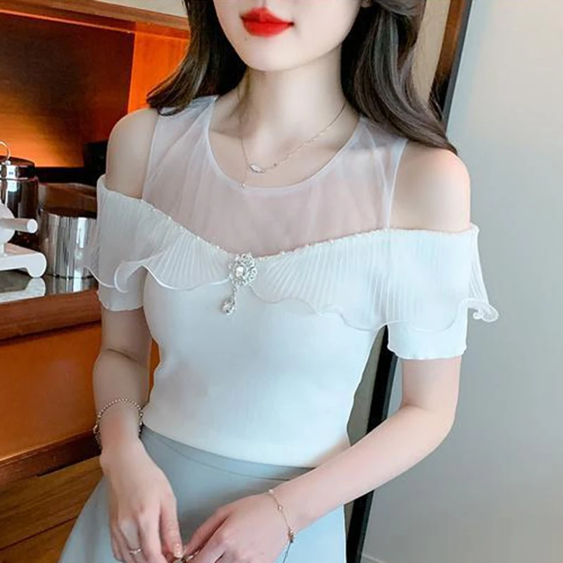 Chemisiers blancs élégants à épaules dénudées pour femmes, mode coréenne Y2k, vêtements Slim à volants, chemises Sexy pour dames, hauts courts décontractés, été 2025