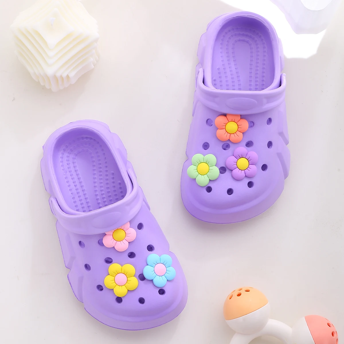 Girls casual cute non-slip clogs, breathable quick-drying lightweight clogs, suitable for indoor and outdoor shower slippers