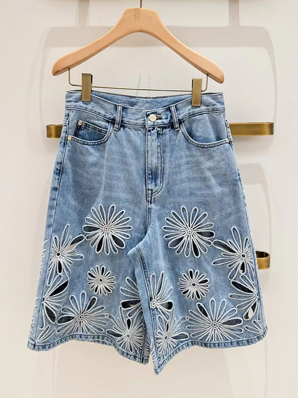 

Fashionable Embroidered Hollow Sunflower Blue Denim Straight Casual Mid-Calf Pants Spring 2026 Women's Natural Waist Jeans