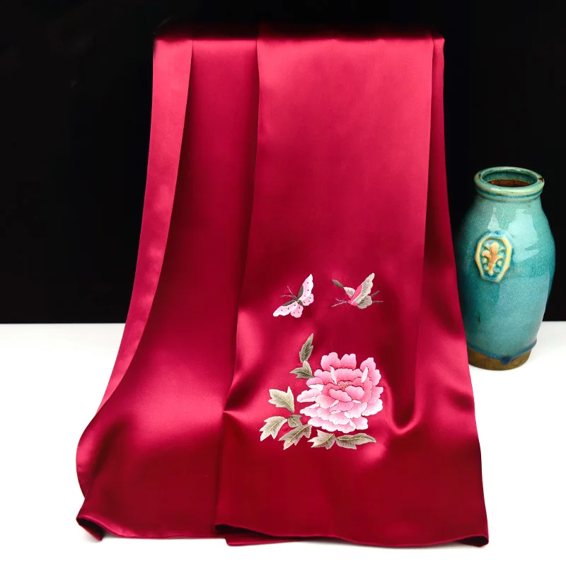 

Xiuzhuang self sells holiday gifts to customers, high-end Suzhou embroidery scarves, women's silk scarves, mulberry silk scarves