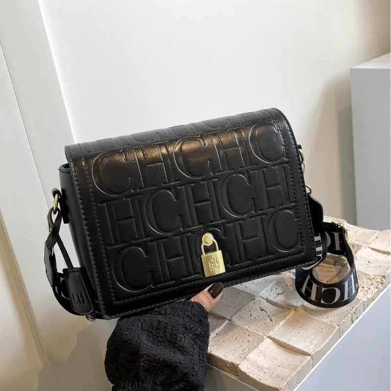 

2026 женская сумка через плечо с тиснением и буквами, большая вместительная маленькая квадратная сумочка, модная сумка на плечо