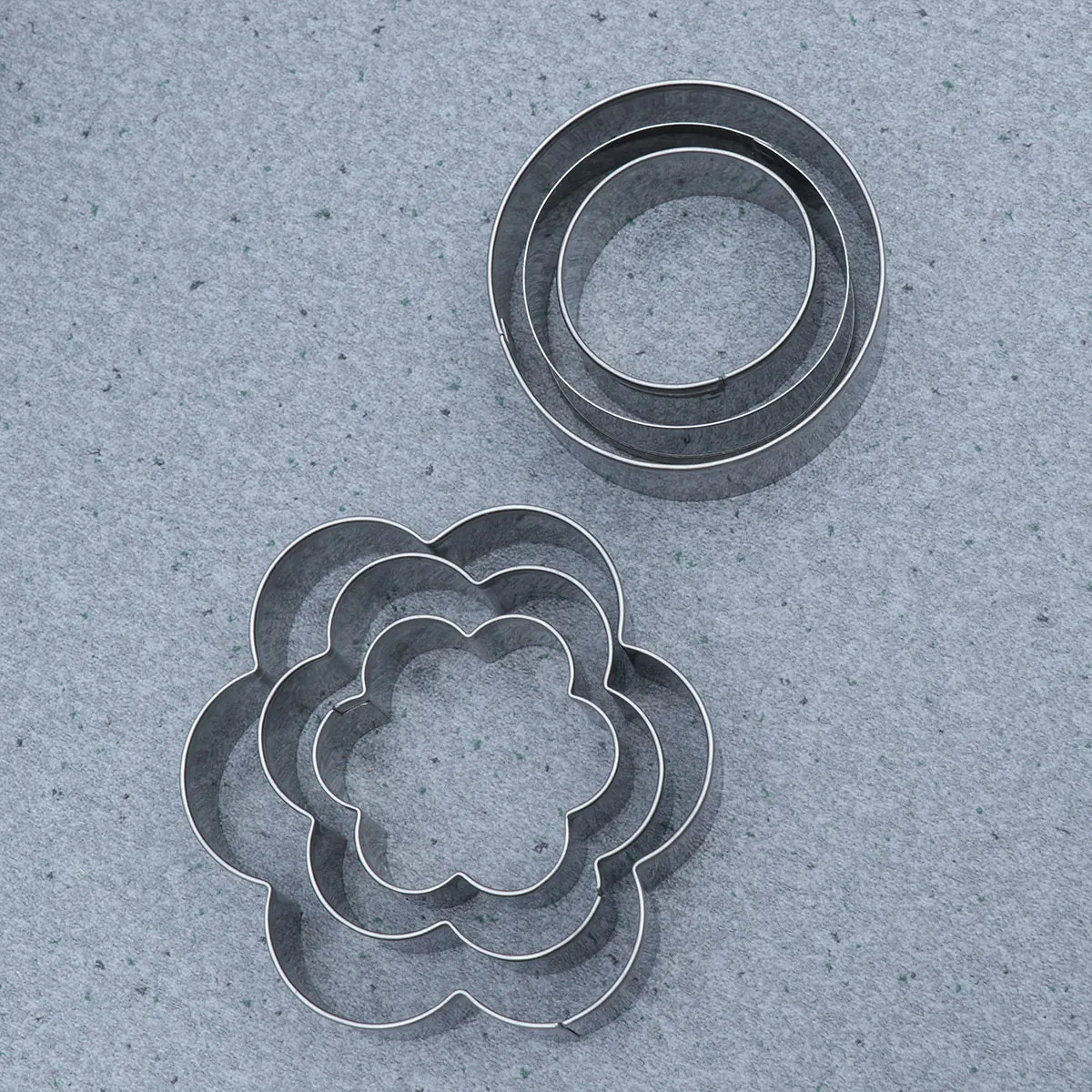 

12pcs Metal Cookie Cutters Set Food Grade Rustproof Biscuit Crumpet Bread Cutting Tools High Temp Resistance Star Flower