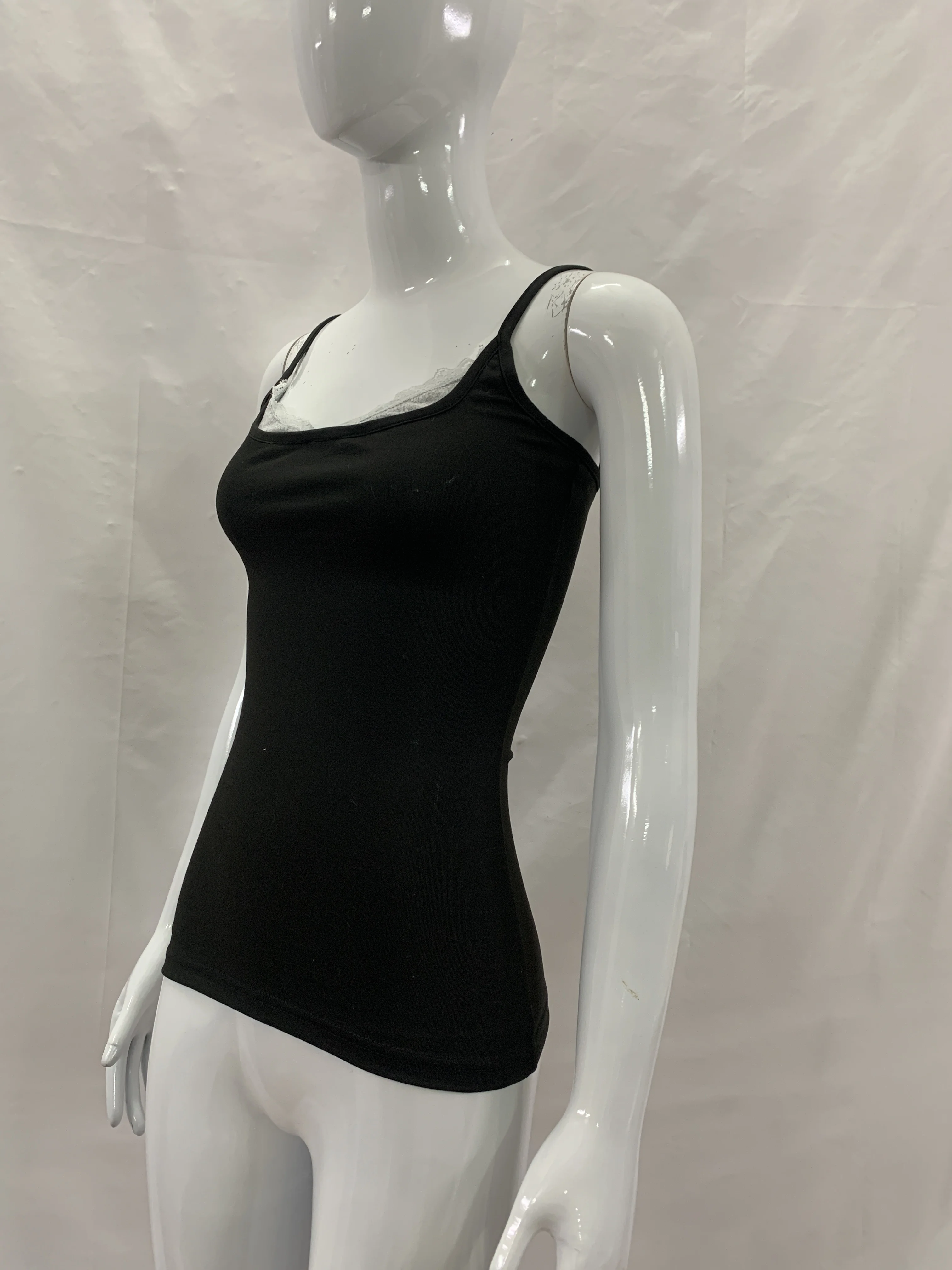 Y2K Hot Girl Einfarbiges Tanktop mit dünnen Trägern, seitlicher Spitzenverzierung, eng anliegend, ärmellos, lässiges Street-Style-Top. – Detail 10