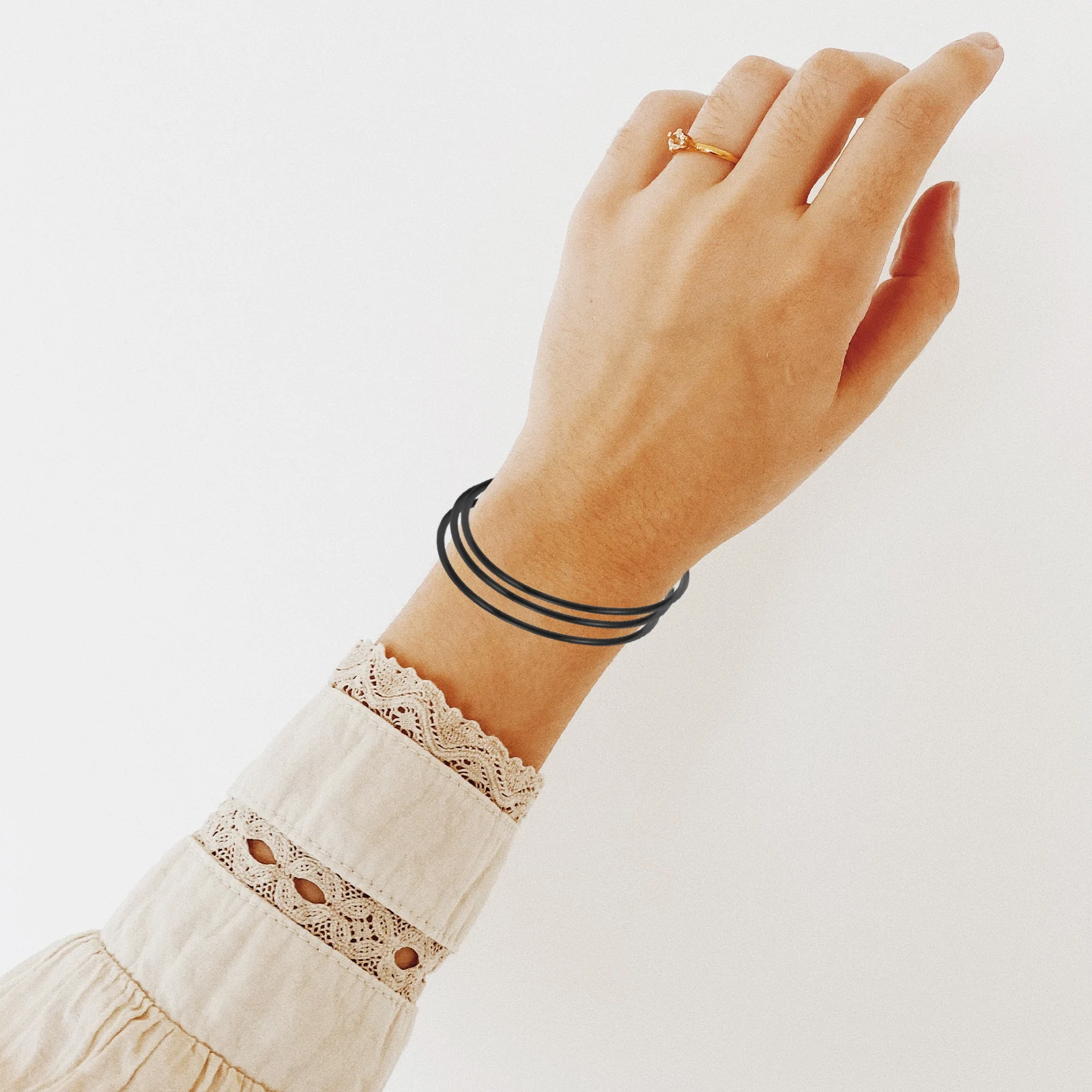 

100Pcs Silicone Jelly Bracelets Women Lightweight Hair Ties 80s Retro Wristbands Party Favors Fashion Jewelry Jelly Bracelets