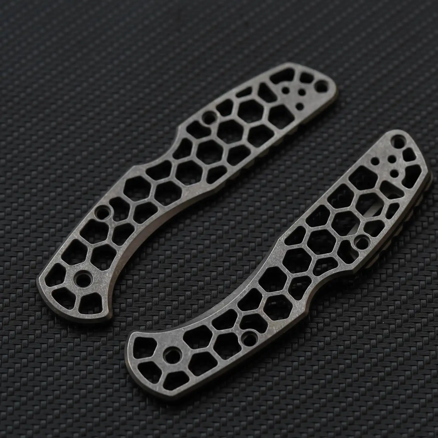 

1 Pair Titanium Alloy Material Hand Made Honeycomb hollow out Handle Grip for Spyderco C11