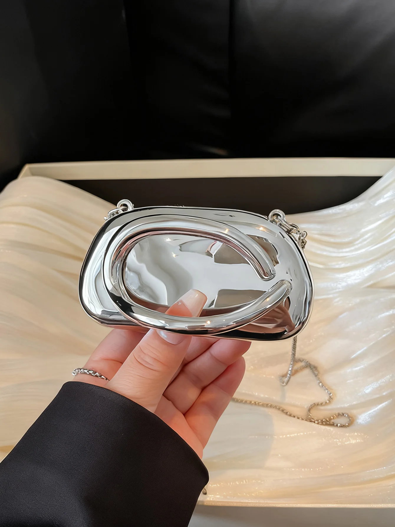 Mini-Version Modische Goldene Metallverschluss-Clutch-Tasche in Boxform für Damen, Abend-, Hochzeits-, Party-Ketten-Umhängetasche, Schultertasche – Detail 10