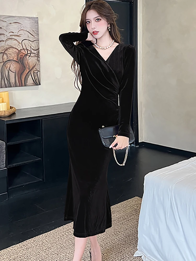 2025 Black Velvet Long Sleeve V-Neck Sexy Dress Women Korean Vintage Hepburn Dress Autumn Winter Elegant Pleated Bodycon Dresses