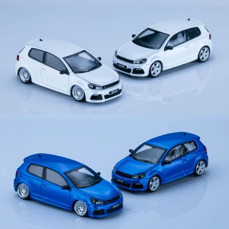 

Maxwell 1:64 GOLF RMK6 Pearl White / Blue Die-Cast Car Model Collection Miniature