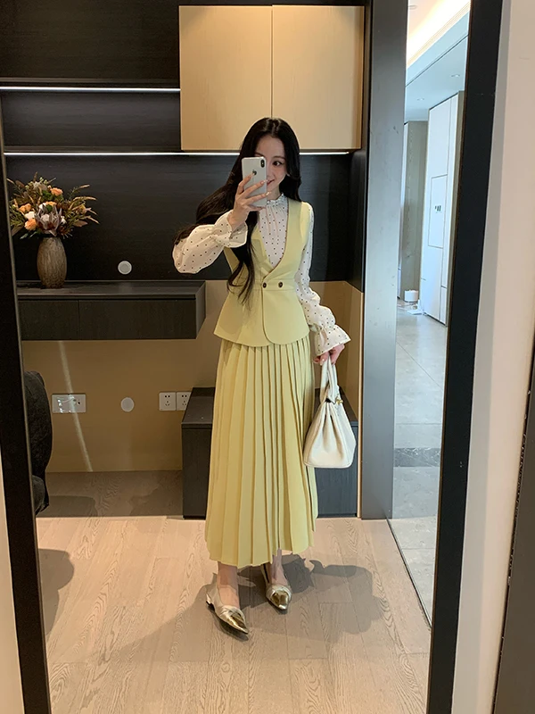 

Spring Season Women's Chequered Shirt And Vest Set Slimming Skirt Long Sleeve Fashionable Outfit Casual Commute Style Polyest...