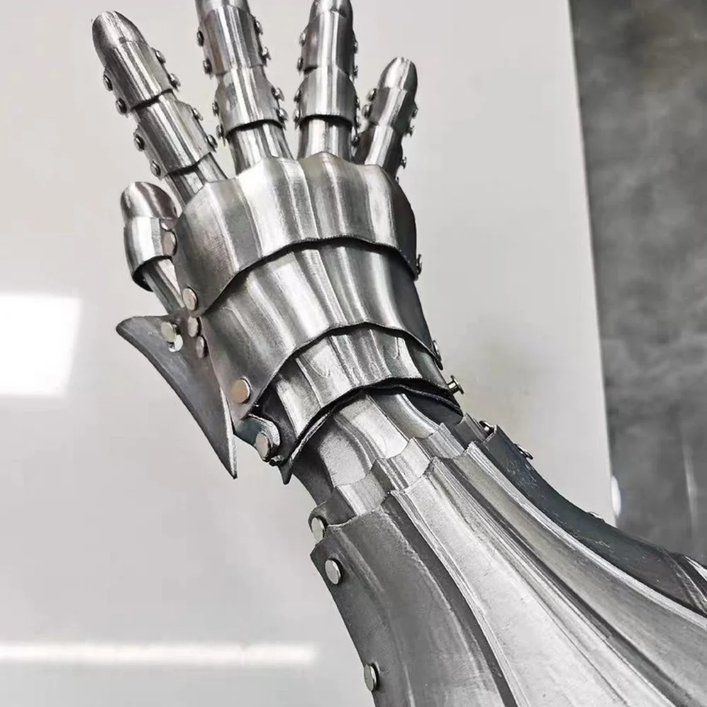 

Cyberpunk Arm Armor Wearable Metal Knight Mechanical Glove Model Adult Unisex Medieval Halloween Costume Accessory Party Prop