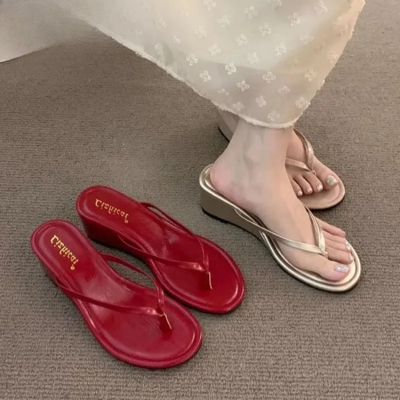 2026 Summer New Fashion and Versatile Flip-On Slippers Women's Outside Wear Clip-in Wedge Sandals