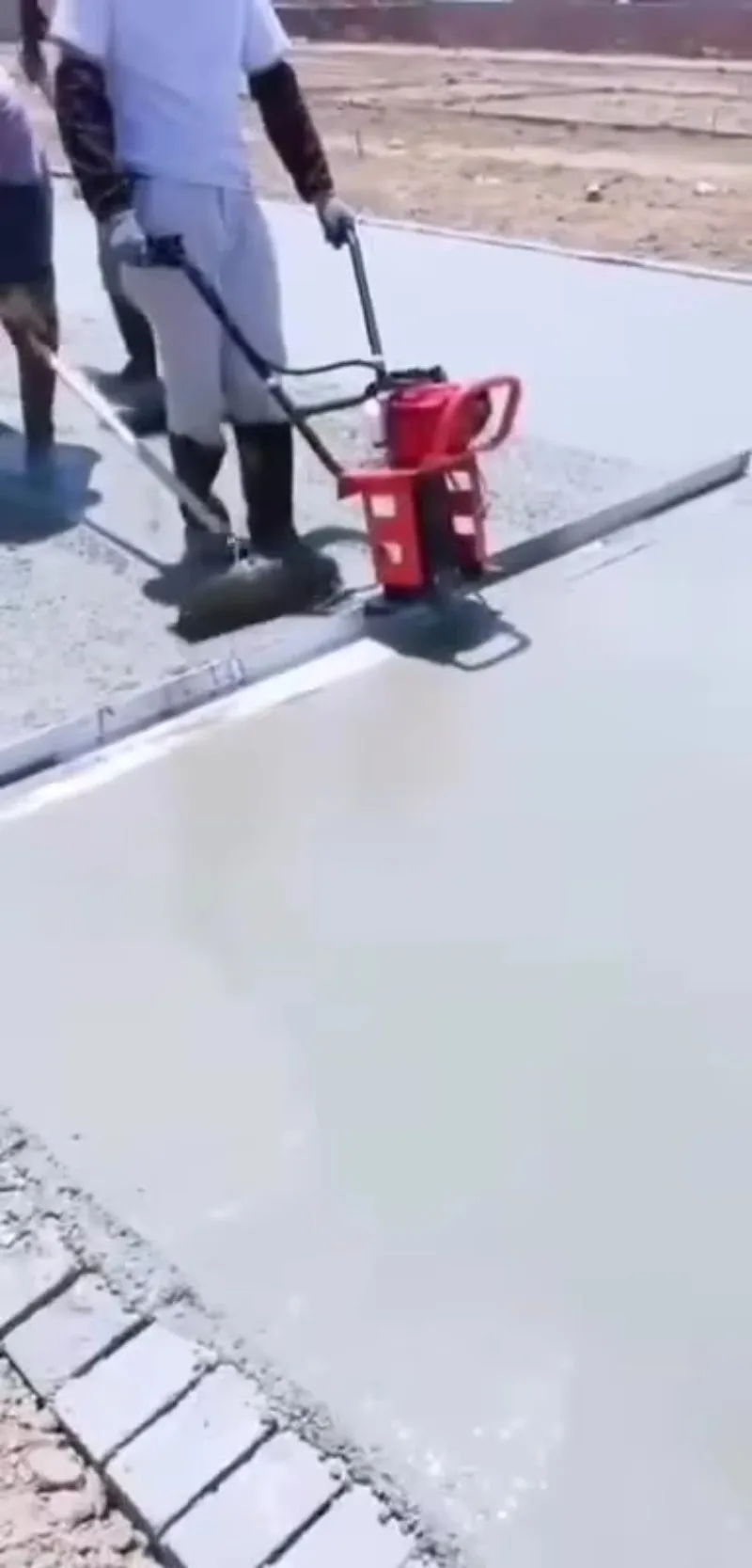 High Force Concrete Vibrating Ruler  Leveling Machine for Large Roads Cement RoadIndustrial Horse Shaker