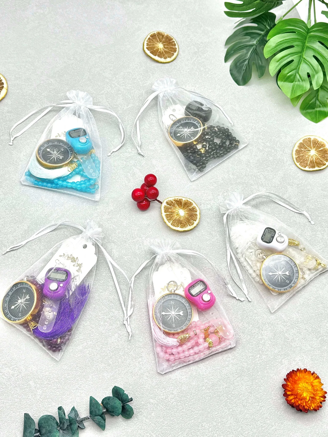 

Подарочный набор к мусульманскому празднику: Счетчик-талисман из стекла ручной работы с бусинами в форме луны и звезды (Тасбих)