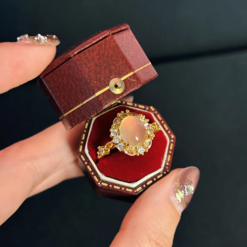 

The New Yanyu Super Gentle White Egg Surface Ring Is Inlaid with Exquisite Luxury Gift Adjustable Ring for Girlfriend